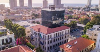 Le premier hôtel de Tel Aviv rouvre ses portes, 80 ans plus tard